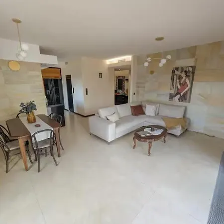 Apartman Before Making A Request, Read My Host Profile At Bottom Of Page # Gieldowa Penthouse