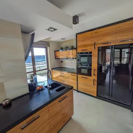 Before Making A Request, Read My Host Profile At Bottom Of Page # Gieldowa Penthouse Διαμέρισμα