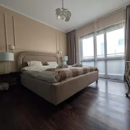 Before Making A Request, Read My Host Profile At Bottom Of Page # Gieldowa Penthouse Διαμέρισμα *
