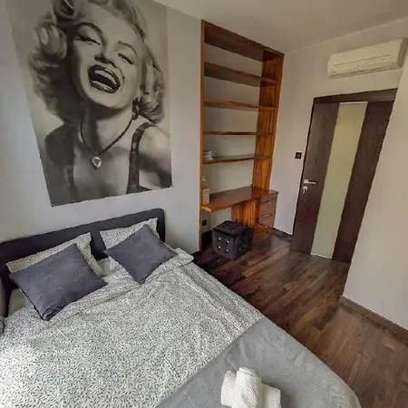 Before Making A Request, Read My Host Profile At Bottom Of Page # Gieldowa Penthouse Varšava