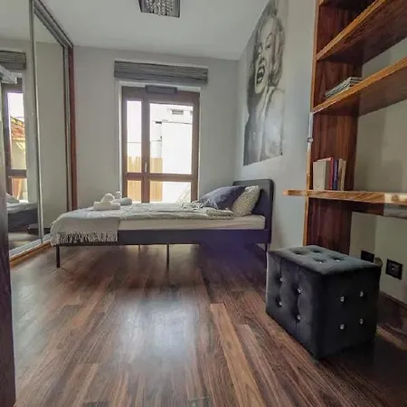 Before Making A Request, Read My Host Profile At Bottom Of Page # Gieldowa Penthouse * ワルシャワ